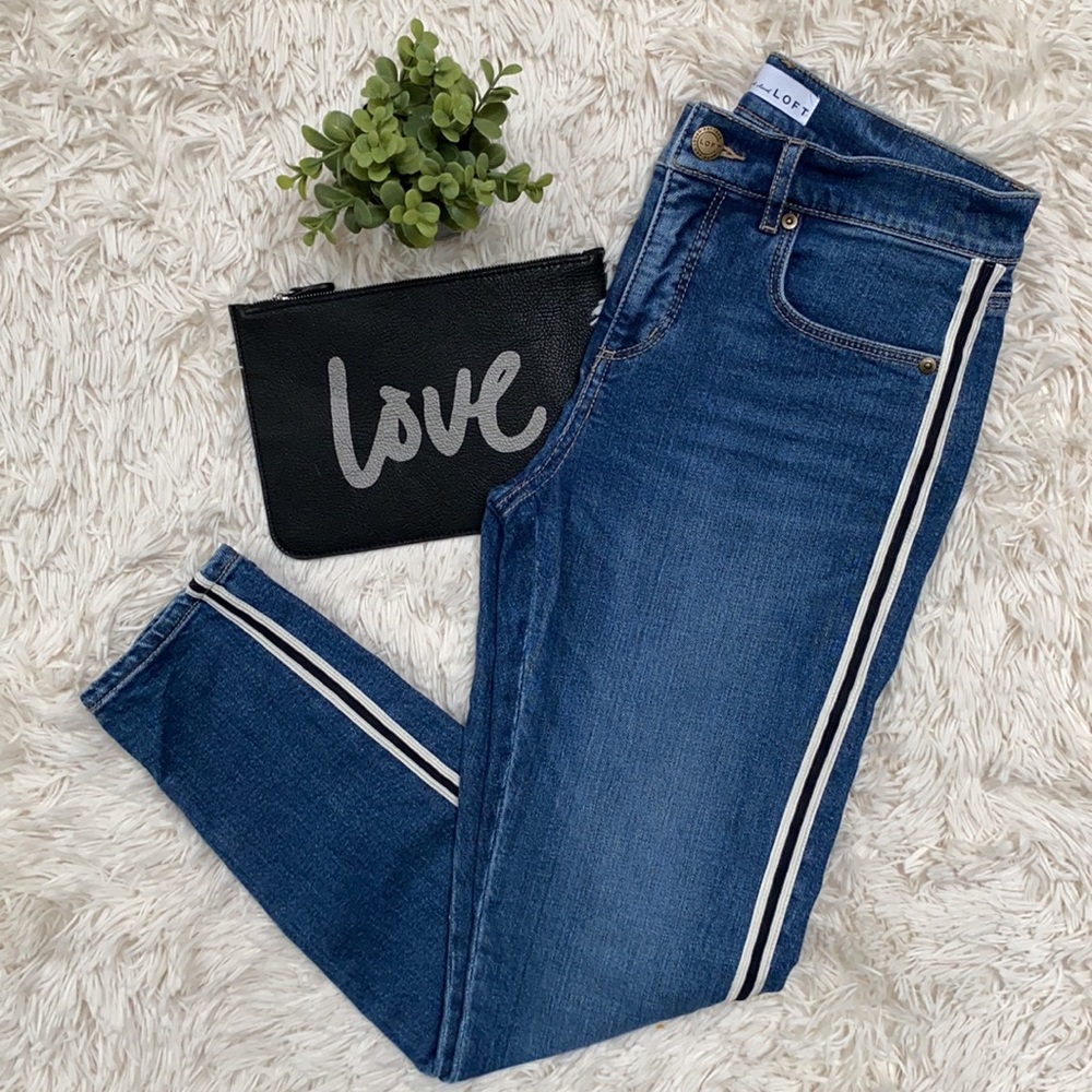 🎉HP🎉 Loft Modern Skinny Side Stripe Jeans 💗 Blue
